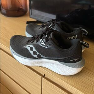 Saucony Women’s Black Triumph ‘22 Running Shoes